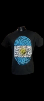 REMERA - HUELLA ARGENTINA - HOMBRE - NEGRO