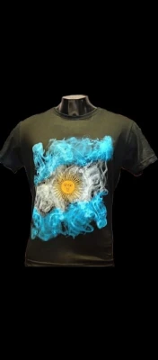 REMERA - BANDERA ARGENTINA - HOMBRE - NEGRO