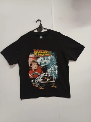 REMERA - VOLVER AL FUTURO  - HOMBRE - NEGRO