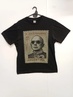 REMERA - INDIO ESTAMPILLA - HOMBRE - NEGRO