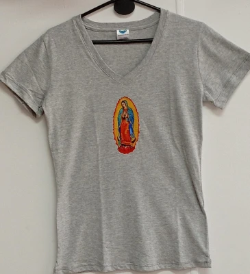 REMERA - VIRGEN - MUJER - GRIS