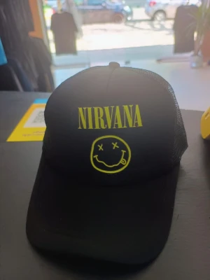 GORRA NIRVANA-UNISEX-NEGRO