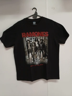 REMERA - RAMONES BANDA - HOMBRE - NEGRO