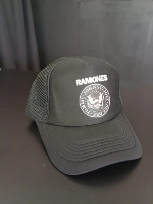 GORRA RAMONES-UNISEX-NEGRO