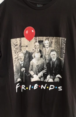 REMERA - IT FRIENDS - HOMBRE - NEGRO