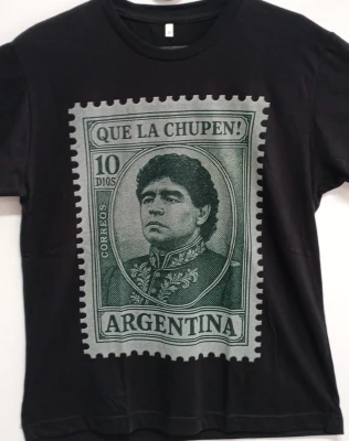 REMERA - MARADONA ESTAMPILLA - HOMBRE - NEGRO