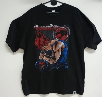 REMERA - DIBUJO THUNDERCATS  - HOMBRE - NEGRO