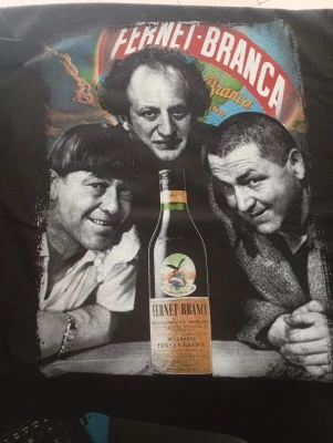 REMERA - TRES CHIFLADOS FERNET BRANCA - HOMBRE - NEGRO