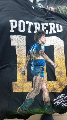 REMERA - MARADONA POTRERO - HOMBRE - NEGRO