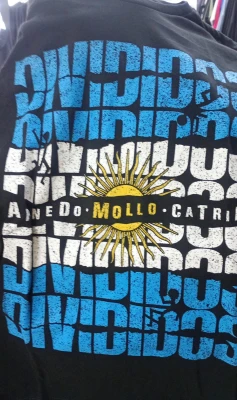 REMERA - DIVIDIDOS - HOMBRE - NEGRO