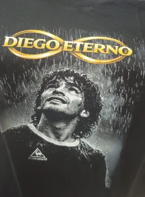 REMERA - DIEGO ETERNO INFINITO - HOMBRE - NEGRO