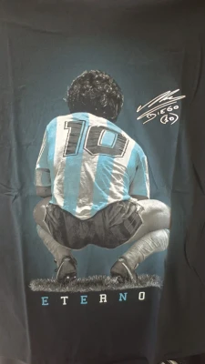 REMERA - MARADONA ESPALDA ETERNO - HOMBRE - NEGRO