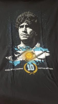 REMERA - MARADONA MALVINAS ARGENTINAS - HOMBRE - NEGRO
