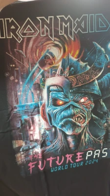 REMERA - IRON MAIDEN FUTURE - HOMBRE - NEGRO