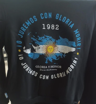 REMERA - MALVINAS 1982 - HOMBRE - NEGRO