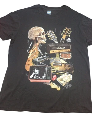 REMERA - CALAVERA MARSHALL - HOMBRE - NEGRO