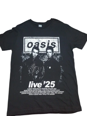 REMERA - OASIS - HOMBRE - NEGRO