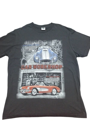 REMERA - CAR WORK SHOP  - HOMBRE - NEGRO