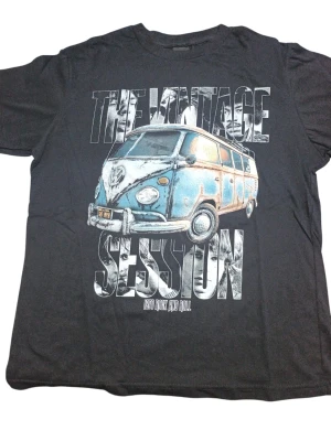 REMERA - THE VINTAGE - HOMBRE - NEGRO
