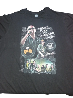 REMERA - PATRICIO REY Y SKY - HOMBRE - NEGRO