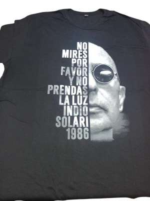 REMERA - INDIO NO  MIRES - HOMBRE - NEGRO