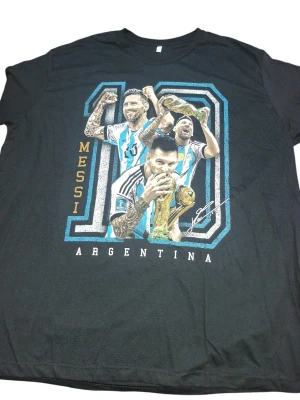REMERA - MESSI X 3 COPA - HOMBRE - NEGRO