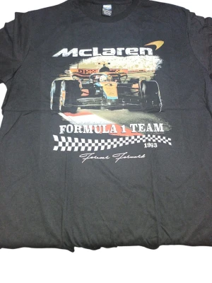 REMERA - MCLAREN - HOMBRE - NEGRO