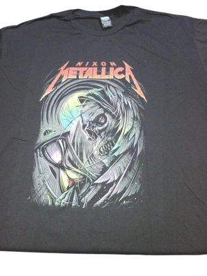 REMERA - METALLICA NIXON - HOMBRE - NEGRO