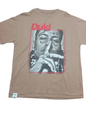 REMERA - DUKI - HOMBRE - MARRON
