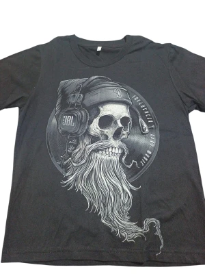 REMERA - CALAVERA JBL - NIÑOS - NEGRO