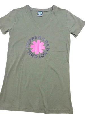 REMERA - RED HOT CHILI PEPPERS  - MUJER - VERDE