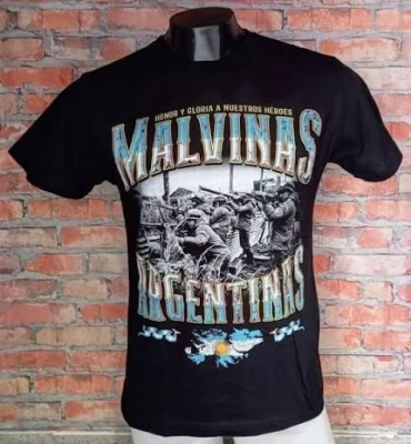 REMERA - MALVINAS ARGENTINA - HOMBRE - NEGRO